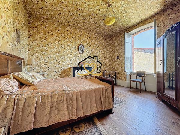 Billom (63160) Magnifique bâtisse à rénover au cœur de Billom