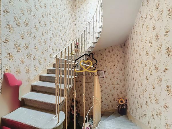 Billom (63160) Magnifique bâtisse à rénover au cœur de Billom