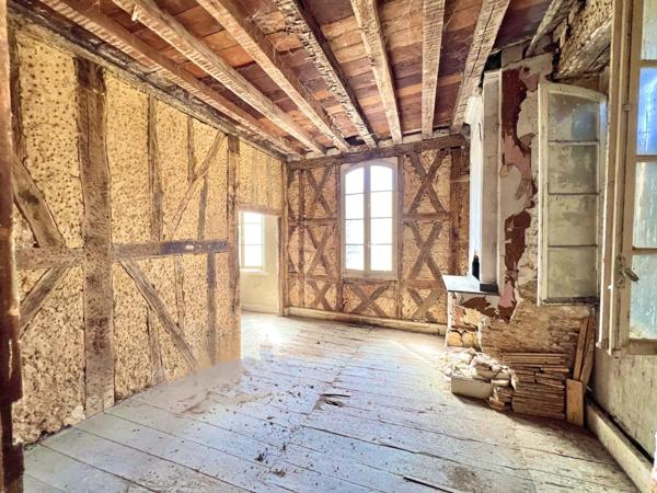 IMMEUBLE PLACE DE LA CATHEDRALE