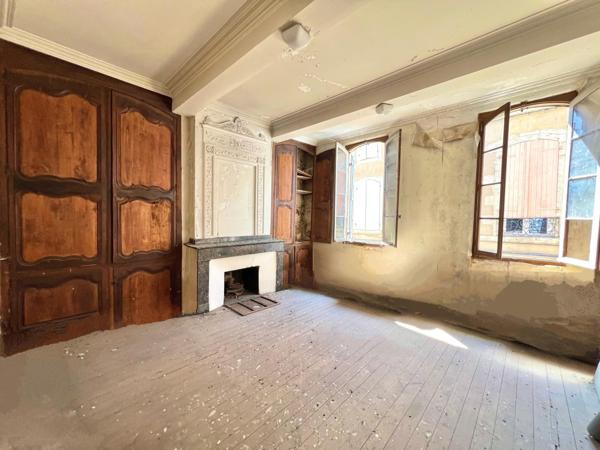 IMMEUBLE PLACE DE LA CATHEDRALE