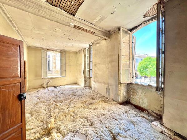 IMMEUBLE PLACE DE LA CATHEDRALE