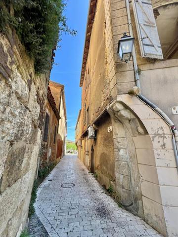 IMMEUBLE PLACE DE LA CATHEDRALE