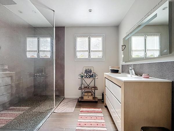 Rare à la vente - Vaste plain pied au calme