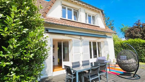 Maison de 120 m² carrez sur terrain de 430 m² Prix : 572000€ FAI