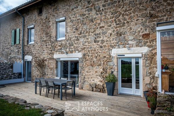 L’habitat rénové d’un ancien corps de ferme, en Ardèche