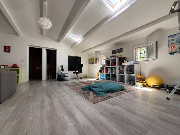 VILLA PROVENCALE RENOVÉE AVEC PISCINE, TERRASSES ET JARDIN