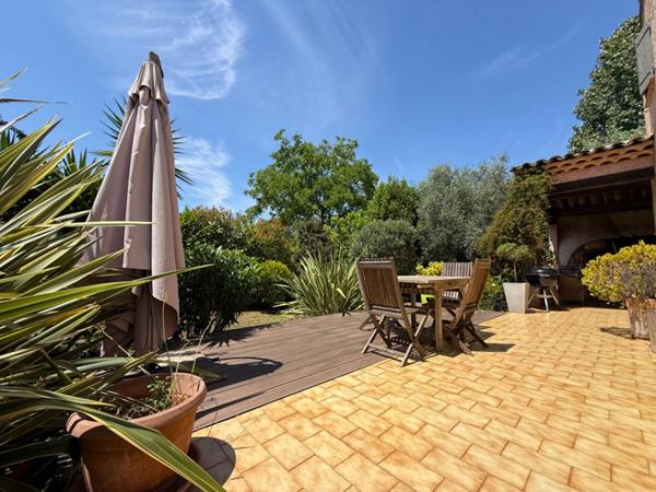 VILLA PROVENCALE RENOVÉE AVEC PISCINE, TERRASSES ET JARDIN