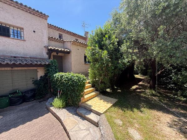 VILLA PROVENCALE RENOVÉE AVEC PISCINE, TERRASSES ET JARDIN