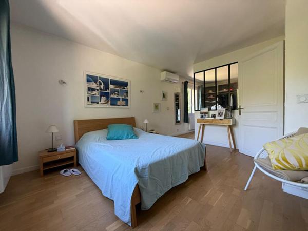 VILLA PROVENCALE RENOVÉE AVEC PISCINE, TERRASSES ET JARDIN
