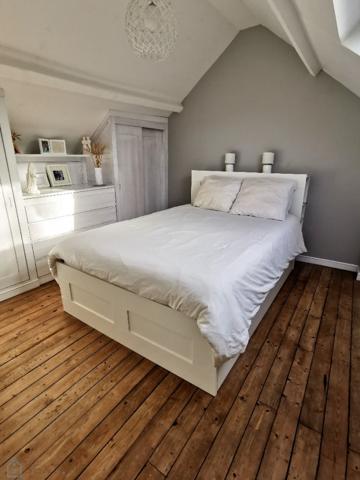 Charmante maison des années 30 avec jardin, proche des écoles, commerces et transports en communs.