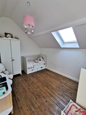 Charmante maison des années 30 avec jardin, proche des écoles, commerces et transports en communs.