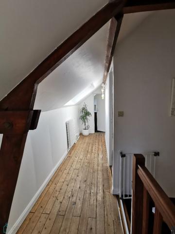 Charmante maison des années 30 avec jardin, proche des écoles, commerces et transports en communs.