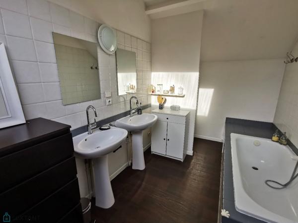 Charmante maison des années 30 avec jardin, proche des écoles, commerces et transports en communs.