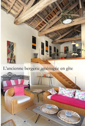 CHATEAU DU 18EME AVEC DEPENDANCES, 960 M², 24 PIECES