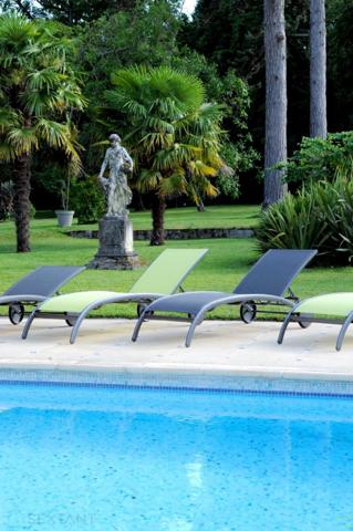 CHATEAU DU 18EME AVEC DEPENDANCES, 960 M², 24 PIECES