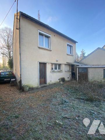 CHARTRES, Quartier St Brice.
Venez découvrir cette maison à rafraichir de 80m2 habitables comp...