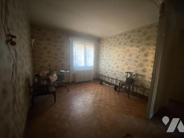 CHARTRES, Quartier St Brice.
Venez découvrir cette maison à rafraichir de 80m2 habitables comp...