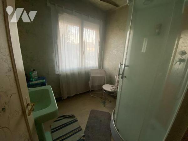 CHARTRES, Quartier St Brice.
Venez découvrir cette maison à rafraichir de 80m2 habitables comp...