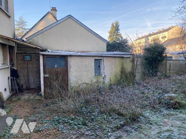 CHARTRES, Quartier St Brice.
Venez découvrir cette maison à rafraichir de 80m2 habitables comp...