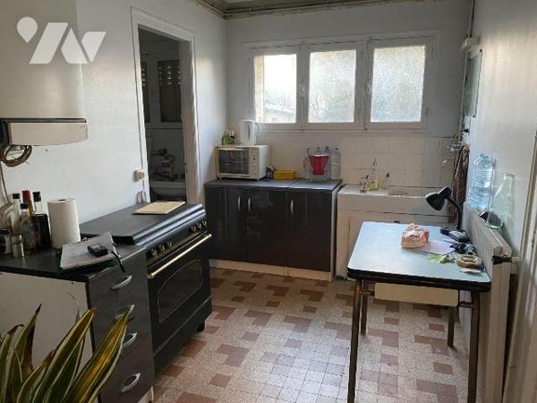 CHARTRES, Quartier St Brice.
Venez découvrir cette maison à rafraichir de 80m2 habitables comp...