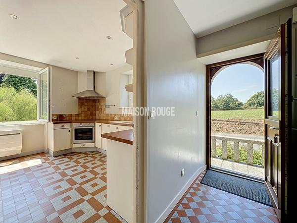 Maison en pierre rénovée 250 m² - 6 chambres -1.3 ha de terrain. Proche Dinan