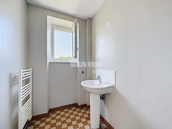 Maison en pierre rénovée 250 m² - 6 chambres -1.3 ha de terrain. Proche Dinan