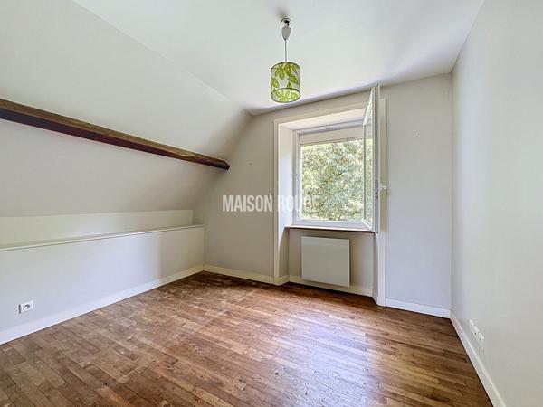 Maison en pierre rénovée 250 m² - 6 chambres -1.3 ha de terrain. Proche Dinan