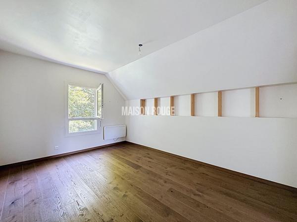 Maison en pierre rénovée 250 m² - 6 chambres -1.3 ha de terrain. Proche Dinan