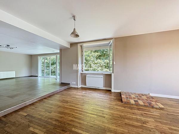 Maison en pierre rénovée 250 m² - 6 chambres -1.3 ha de terrain. Proche Dinan