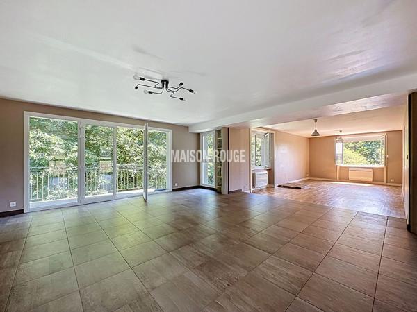 Maison en pierre rénovée 250 m² - 6 chambres -1.3 ha de terrain. Proche Dinan