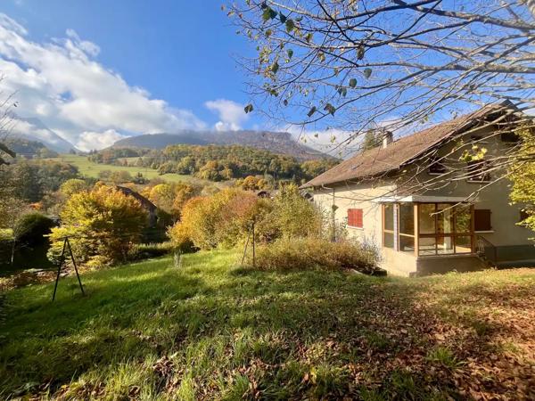 FAVERGES. MAISON INDIVIDUELLE AVEC GRAND TERRAIN