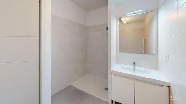 Appartement T3 de 62m² - Résidence sécurisée avec 2 parkings + grande terrasse !