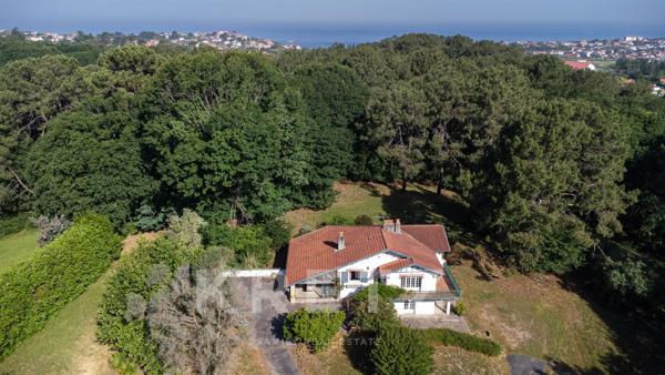 Bidart — Villa à réinventer sur terrain piscinable de 16 000 m²