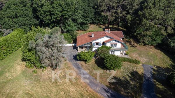 Bidart — Villa à réinventer sur terrain piscinable de 16 000 m²