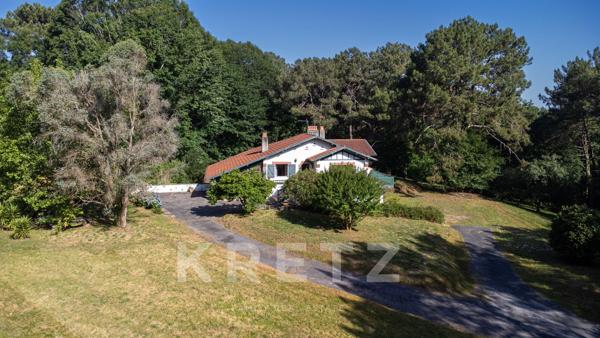 Bidart — Villa à réinventer sur terrain piscinable de 16 000 m²