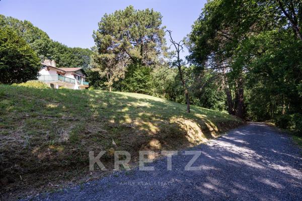 Bidart — Villa à réinventer sur terrain piscinable de 16 000 m²