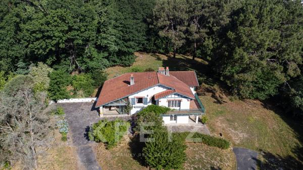 Bidart — Villa à réinventer sur terrain piscinable de 16 000 m²