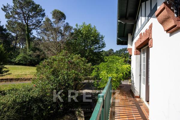 Bidart — Villa à réinventer sur terrain piscinable de 16 000 m²