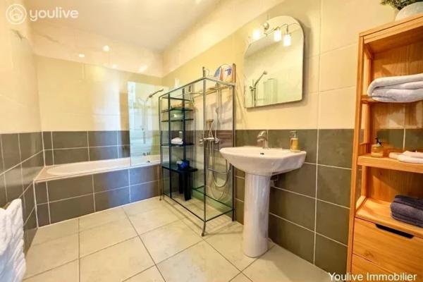 Appartement T4 au Premier Etage avec parking privatif