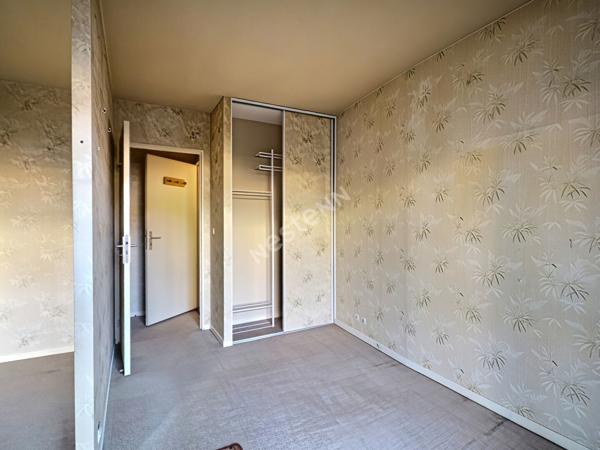 Appartement calme et lumineux deux pièces à vendre à Paris avec balcon et cave