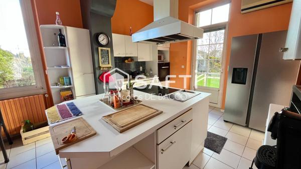 Demeure 10 pieces, 253 m2,piscine couverte