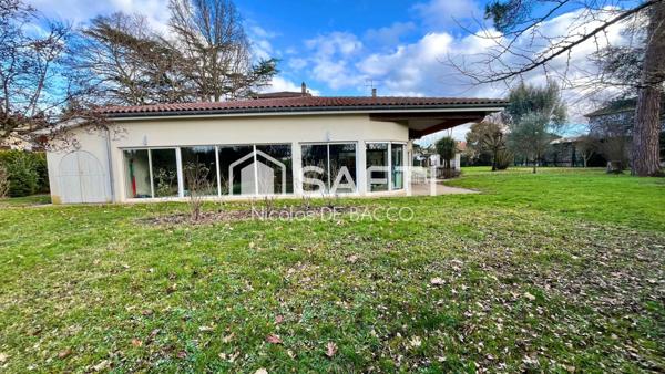 Demeure 10 pieces, 253 m2,piscine couverte