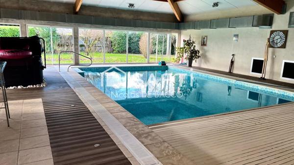 Demeure 10 pieces, 253 m2,piscine couverte