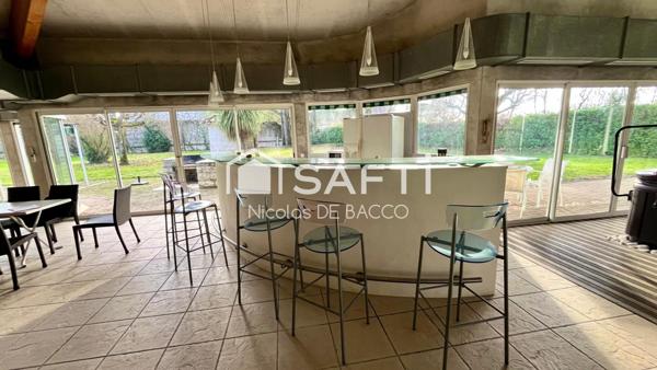 Demeure 10 pieces, 253 m2,piscine couverte