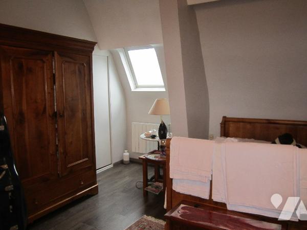 MAISON DE MAITRE de 223.11 m2 5 chambres, 
avec dépendance de 146 m2 au sol.