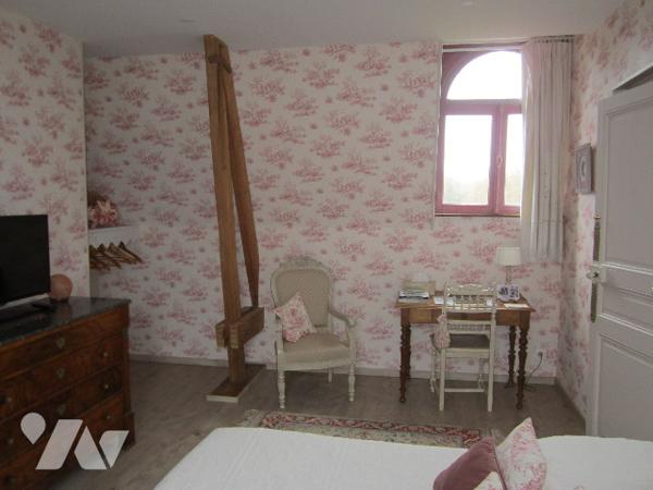 MAISON DE MAITRE de 223.11 m2 5 chambres, 
avec dépendance de 146 m2 au sol.