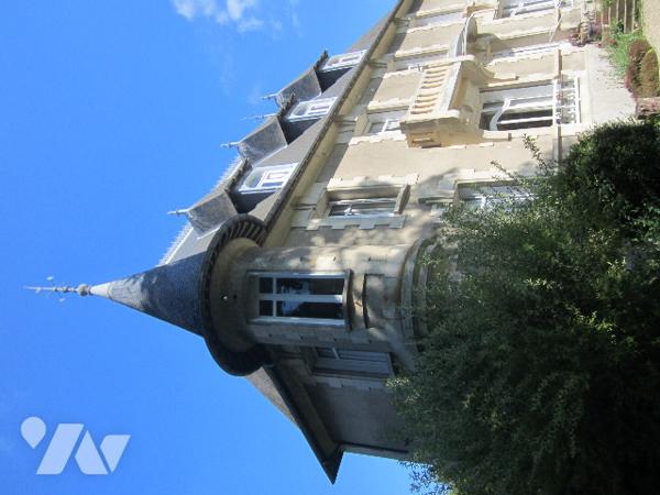 MAISON DE MAITRE de 223.11 m2 5 chambres, 
avec dépendance de 146 m2 au sol.