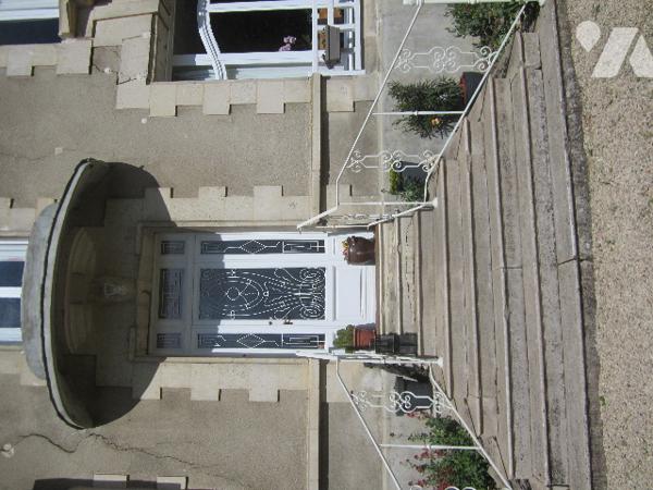 MAISON DE MAITRE de 223.11 m2 5 chambres, 
avec dépendance de 146 m2 au sol.