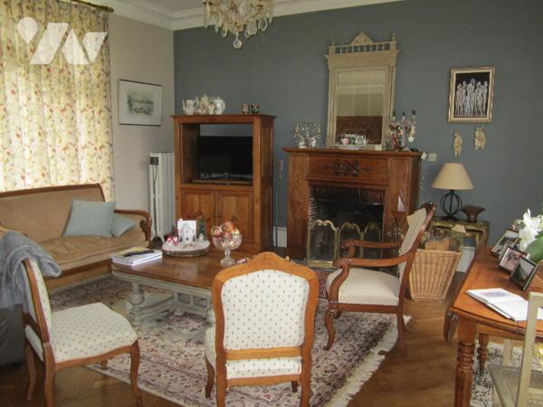 MAISON DE MAITRE de 223.11 m2 5 chambres, 
avec dépendance de 146 m2 au sol.