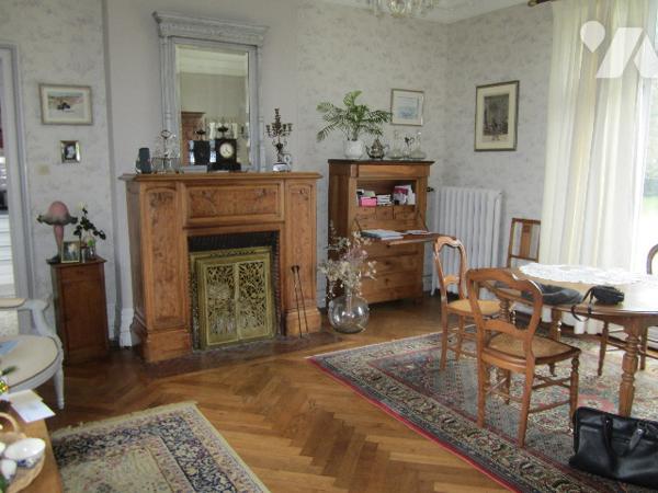 MAISON DE MAITRE de 223.11 m2 5 chambres, 
avec dépendance de 146 m2 au sol.